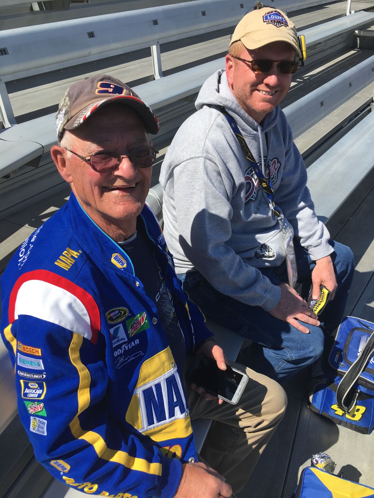 STP 500 Traveling fans